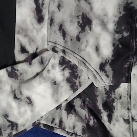 Sweater - Picture 4 of 4